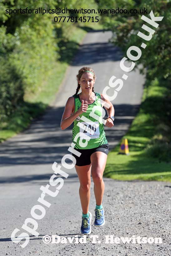 Gerda Steyn (Nedbank RC, South Africa) wins the womens Tynedale Jelly Tea 10 Mile, Hexham. Photo: David T. Hewitson/Sports for All Pics